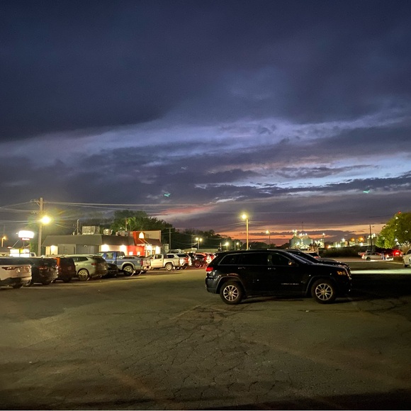 Meet your Posher, Laura - Picture 1 of 1